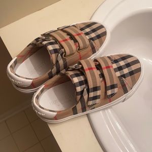 Used Burberry toddler shoes only worn once